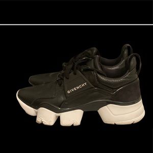 Givenchy 42 (9)
SNEAKER JAW